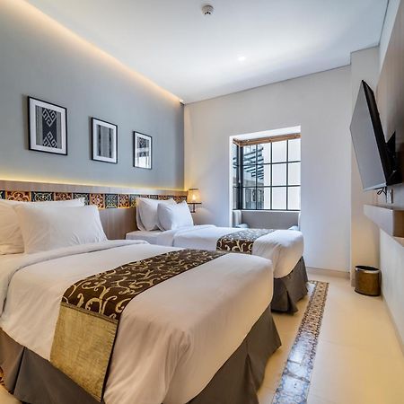 Hotel Montana Oceanside Mandalika à Kuta  Extérieur photo