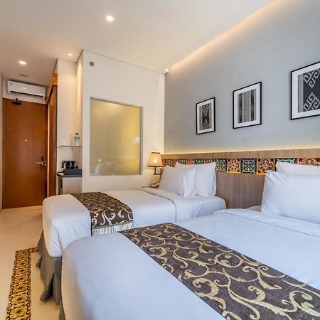 Hotel Montana Oceanside Mandalika à Kuta  Extérieur photo