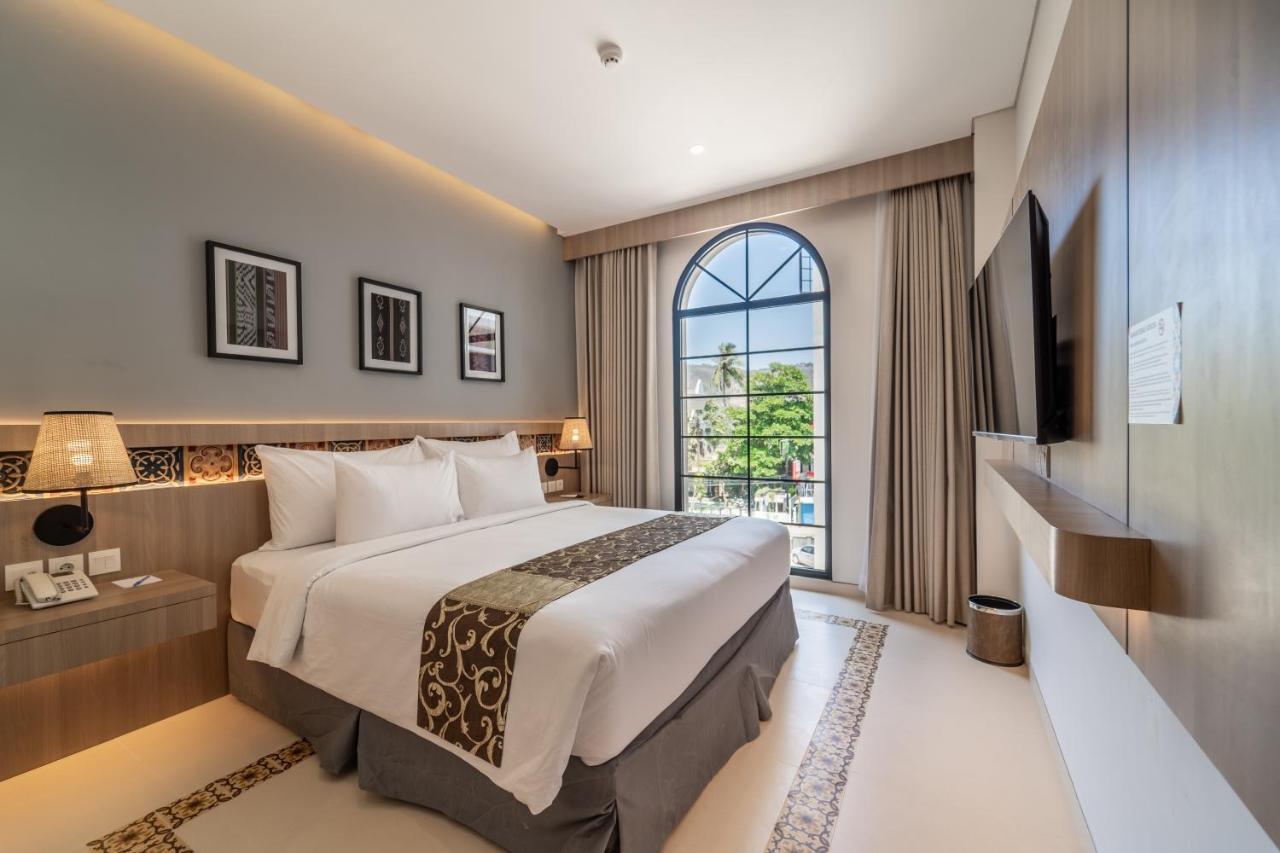 Hotel Montana Oceanside Mandalika à Kuta  Extérieur photo