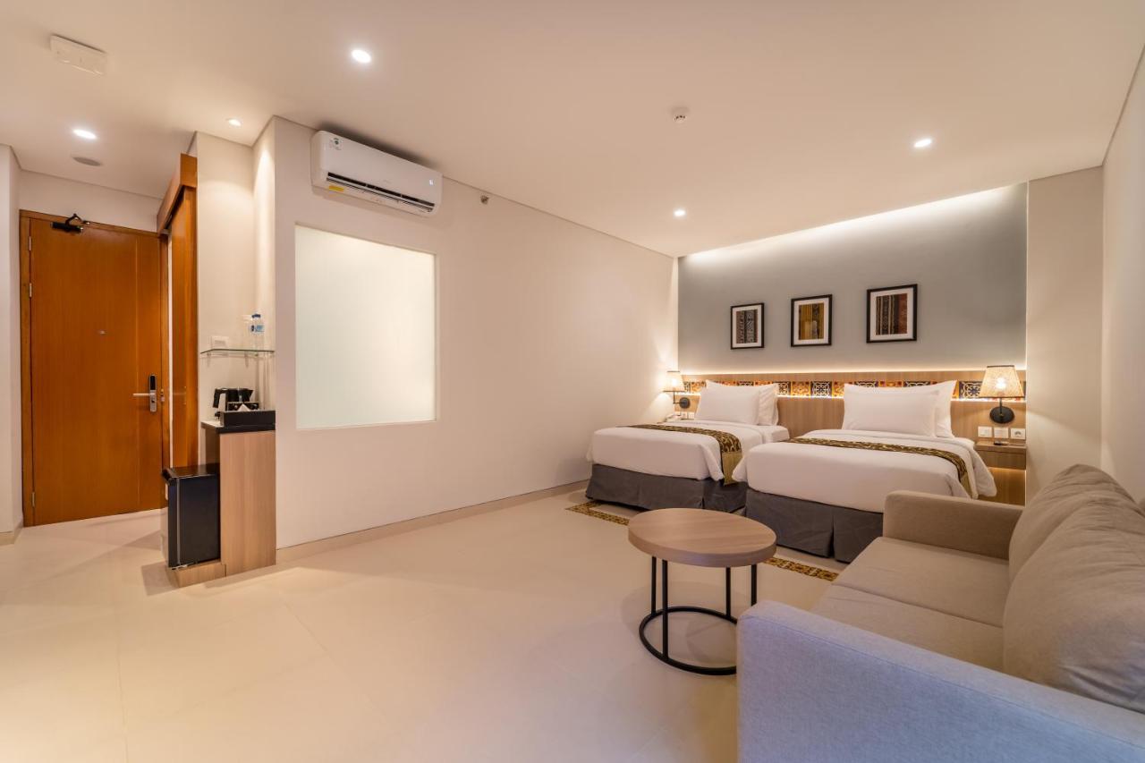 Hotel Montana Oceanside Mandalika à Kuta  Extérieur photo