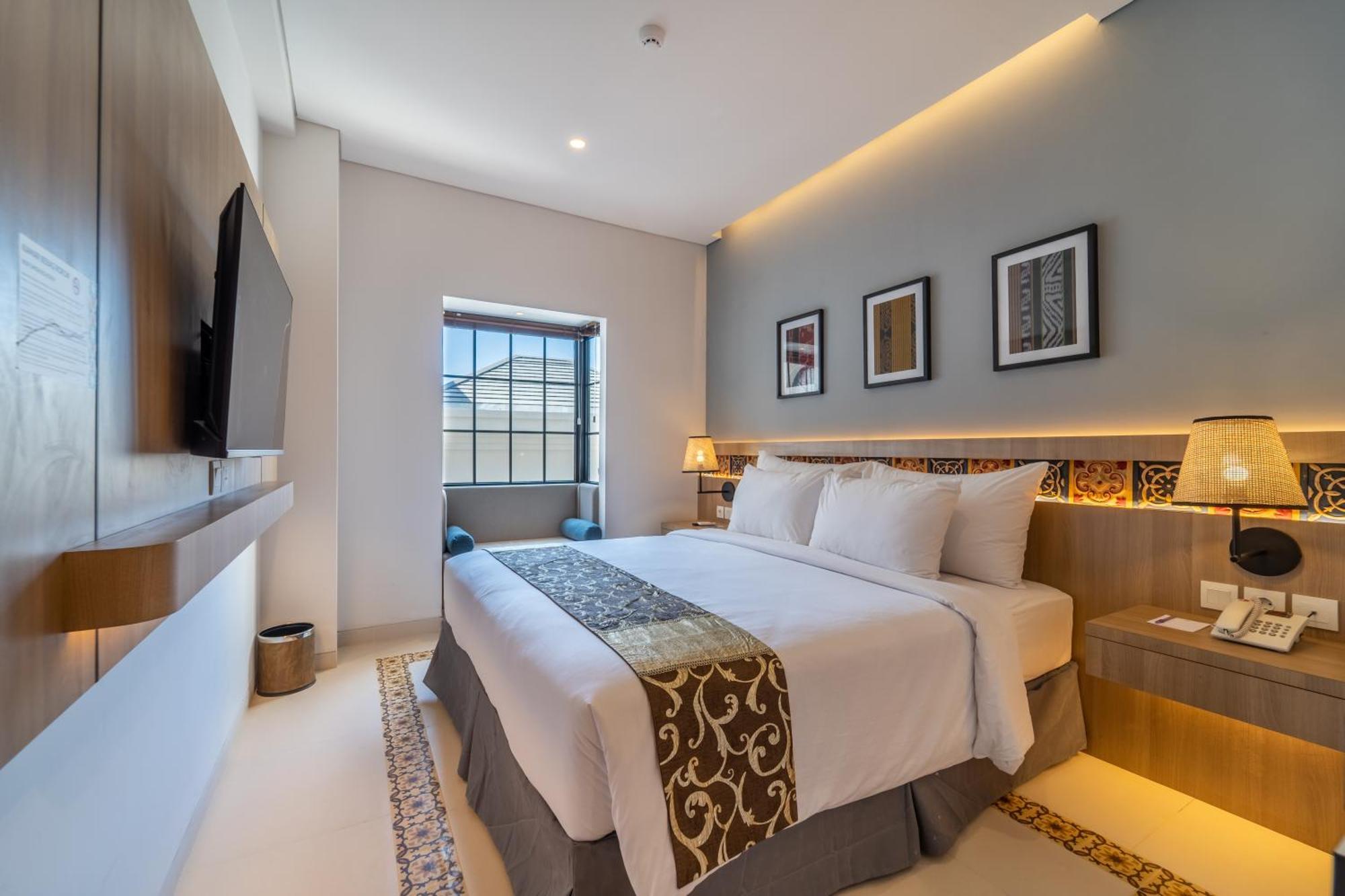 Hotel Montana Oceanside Mandalika à Kuta  Extérieur photo
