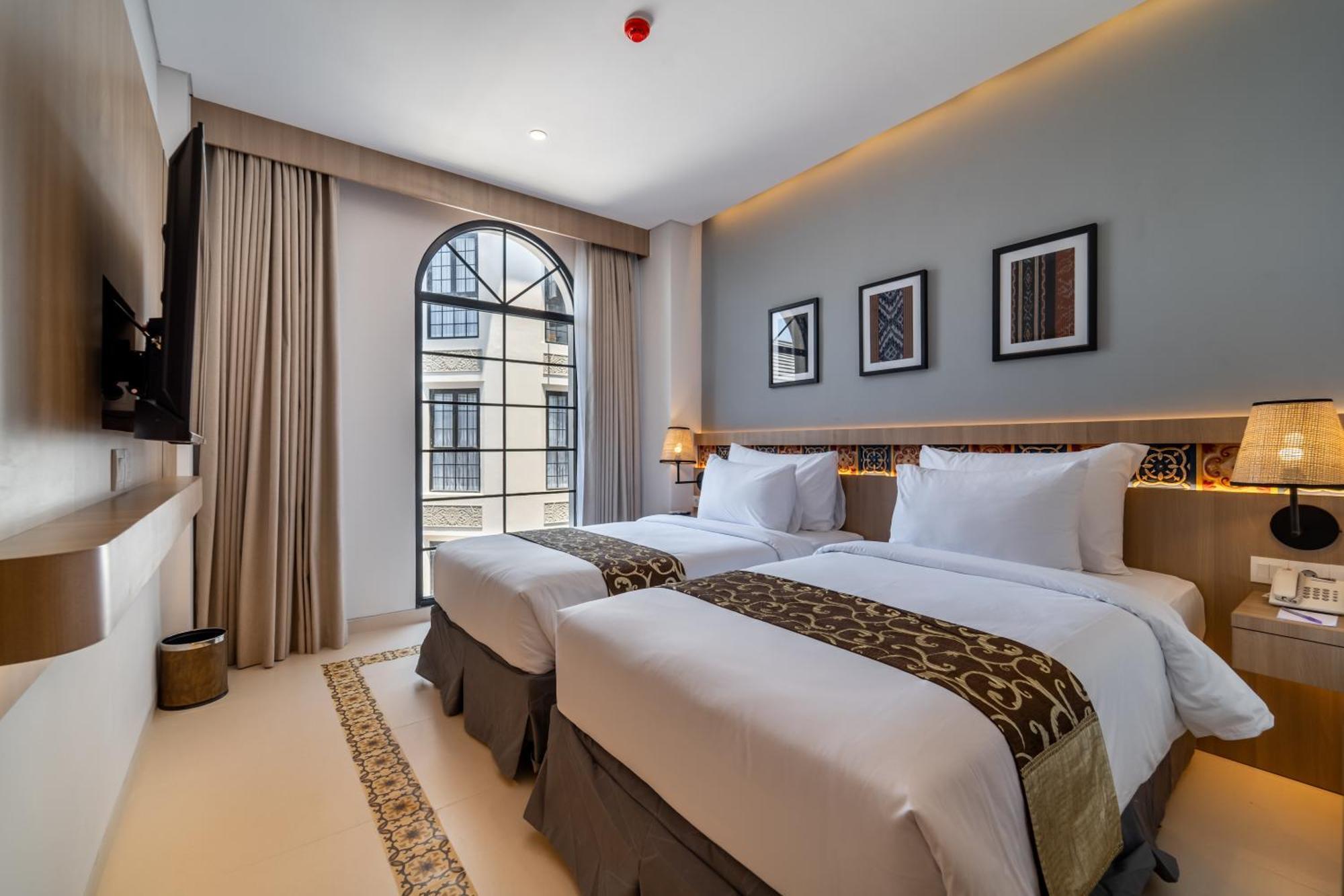 Hotel Montana Oceanside Mandalika à Kuta  Extérieur photo