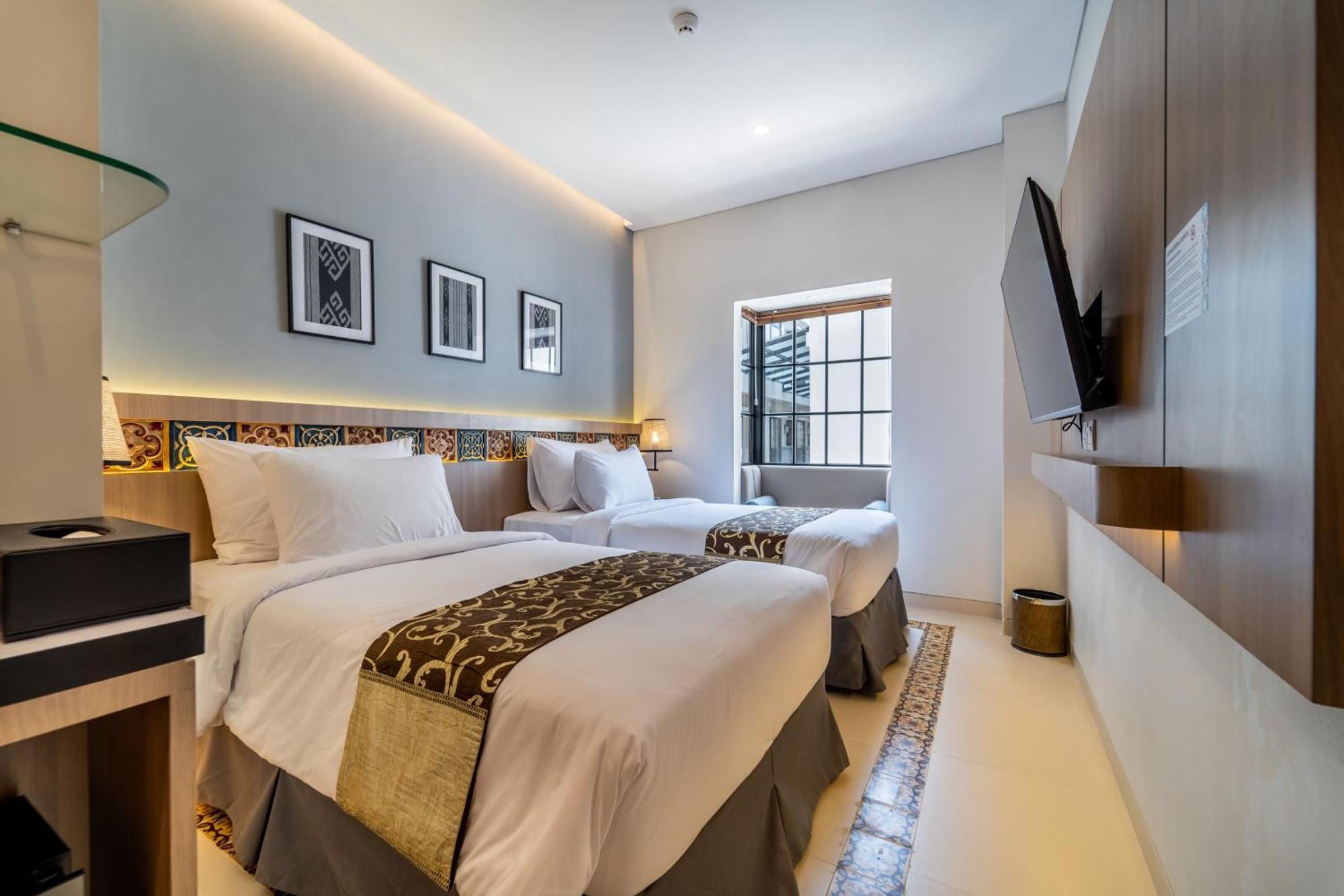 Hotel Montana Oceanside Mandalika à Kuta  Extérieur photo