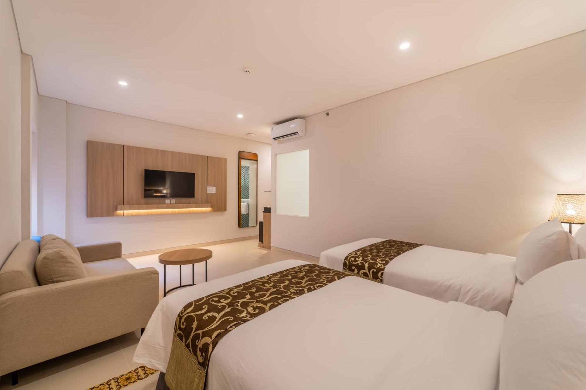 Hotel Montana Oceanside Mandalika à Kuta  Extérieur photo