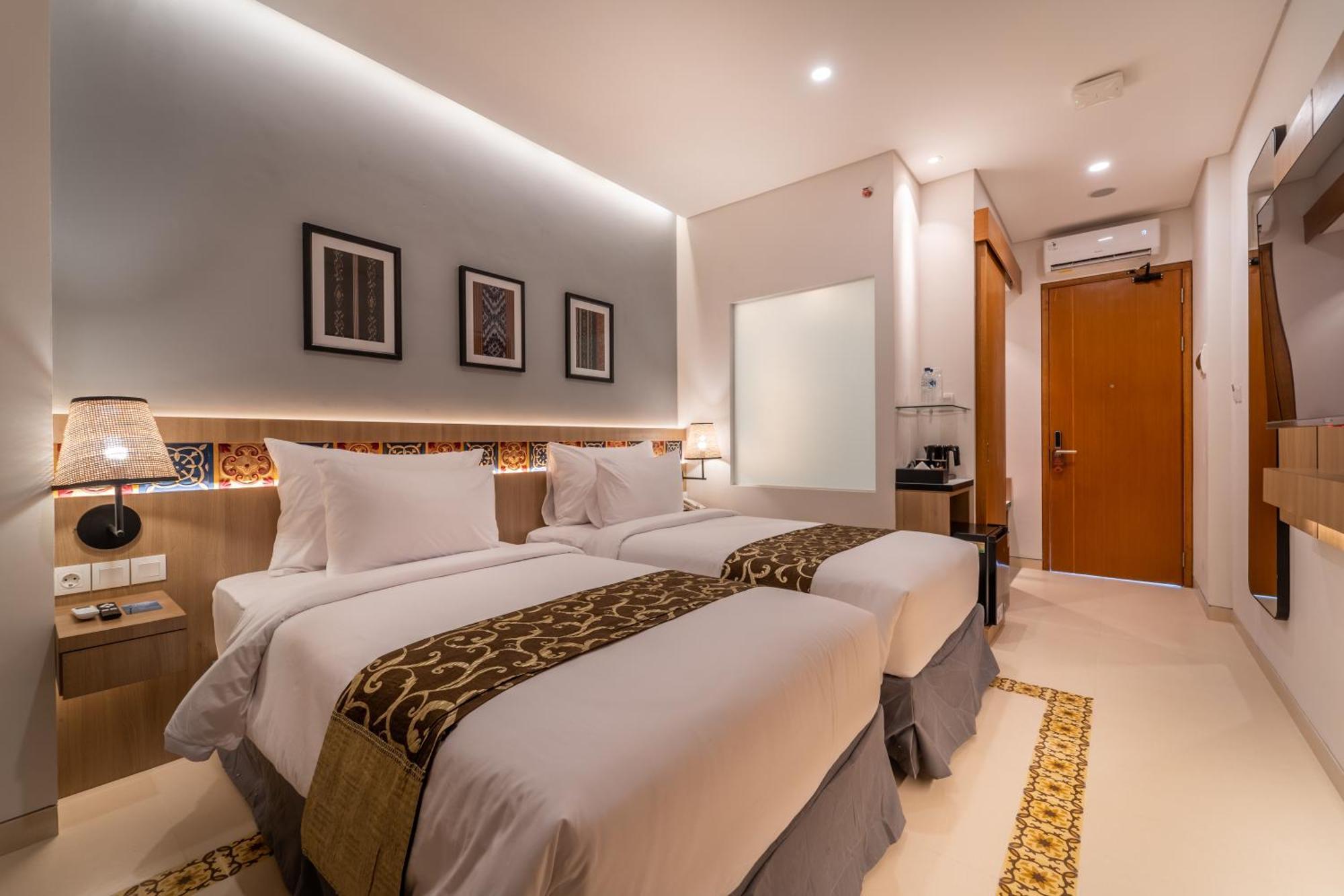 Hotel Montana Oceanside Mandalika à Kuta  Extérieur photo
