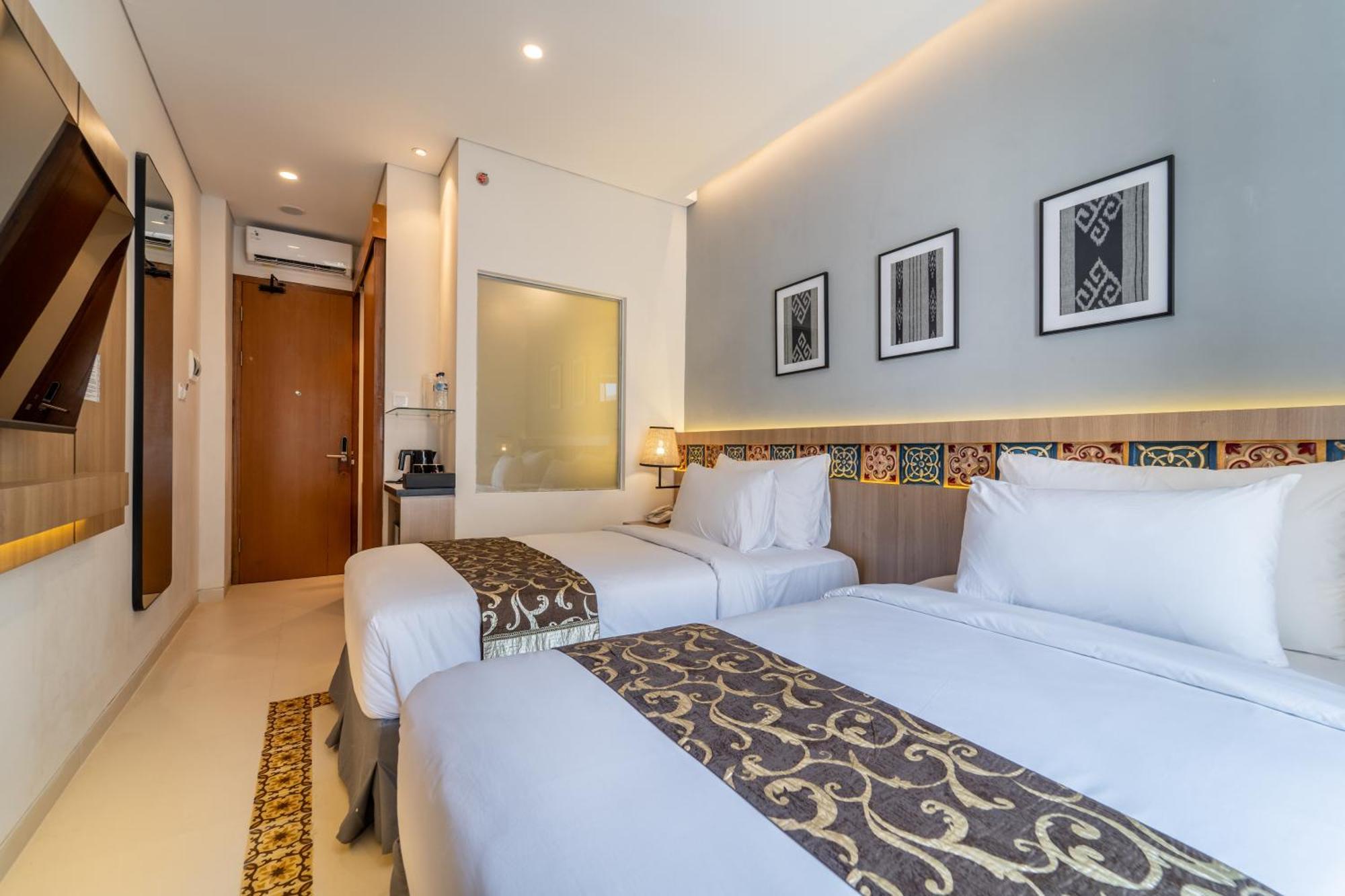 Hotel Montana Oceanside Mandalika à Kuta  Extérieur photo
