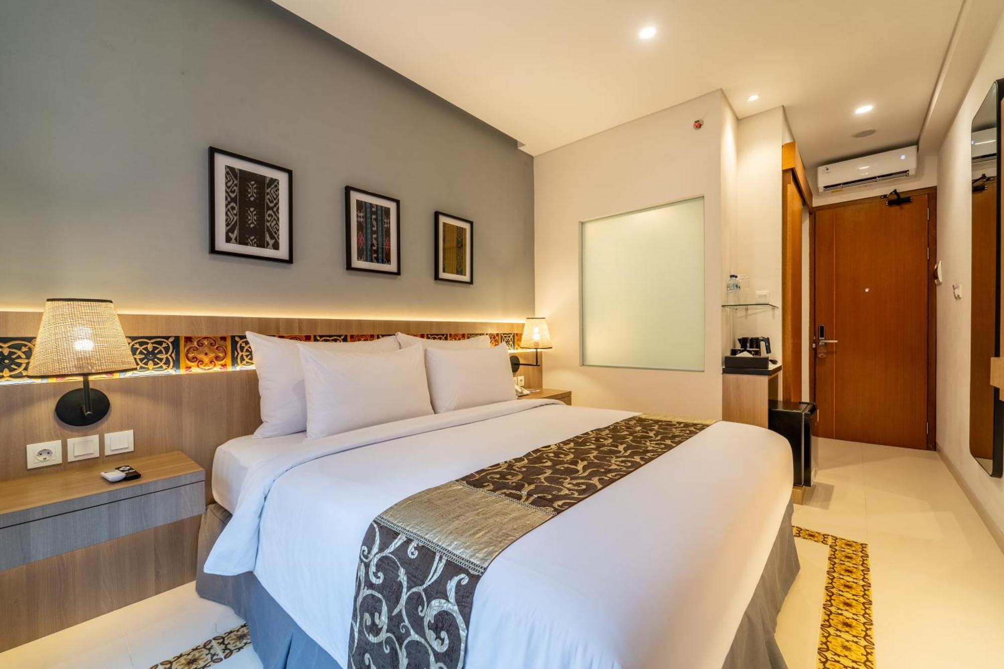 Hotel Montana Oceanside Mandalika à Kuta  Extérieur photo